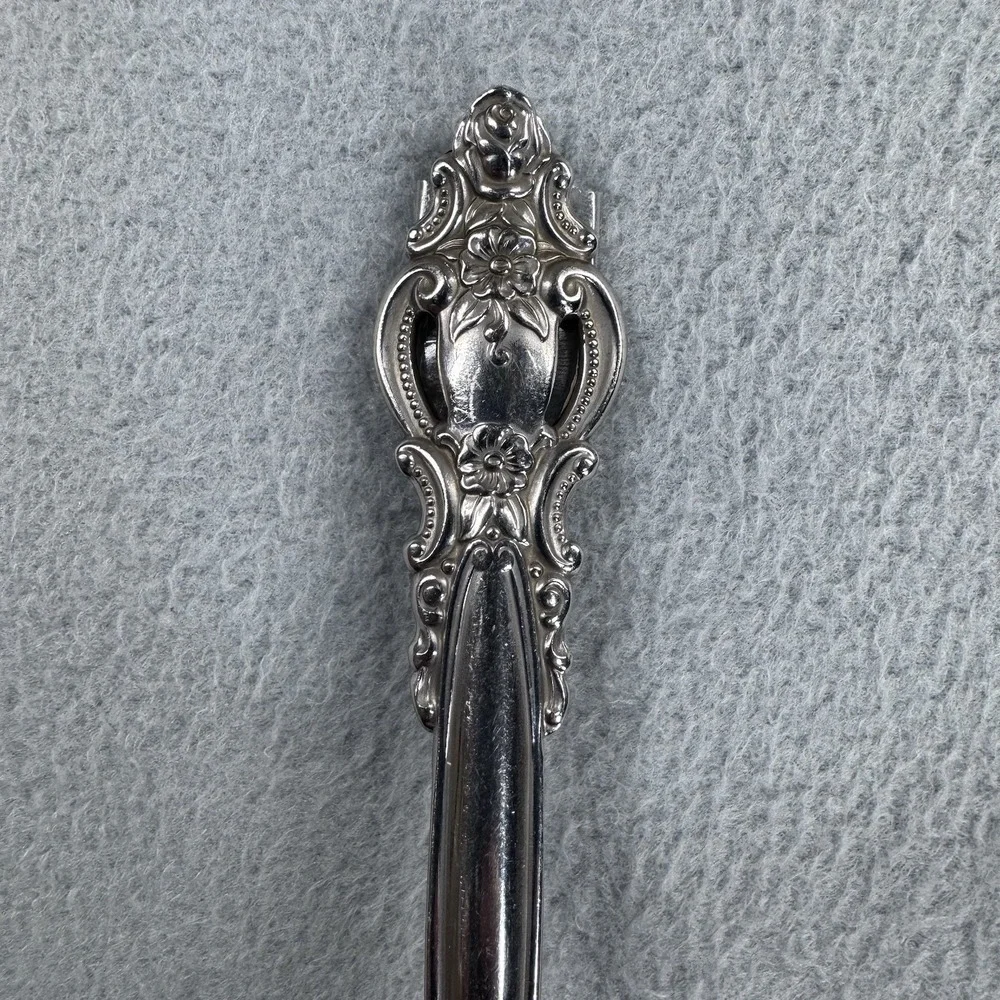 International Lyon Frontenac Shell Casserole Spoon International 9-1/8